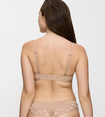 טריומף חזייה מרופדת – Triumph Lovely Micro WHPM חזייה חלקה בריפוד קל, עם עצם