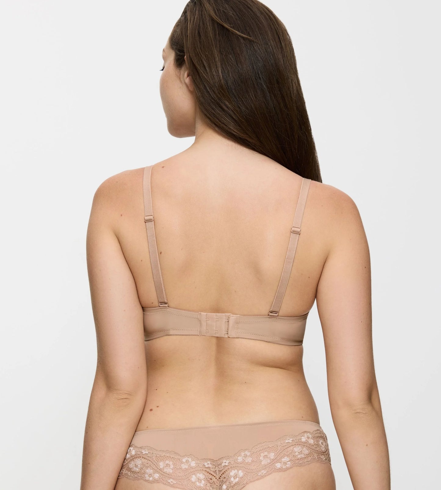 טריומף חזייה מרופדת – Triumph Lovely Micro WHPM חזייה חלקה בריפוד קל, עם עצם