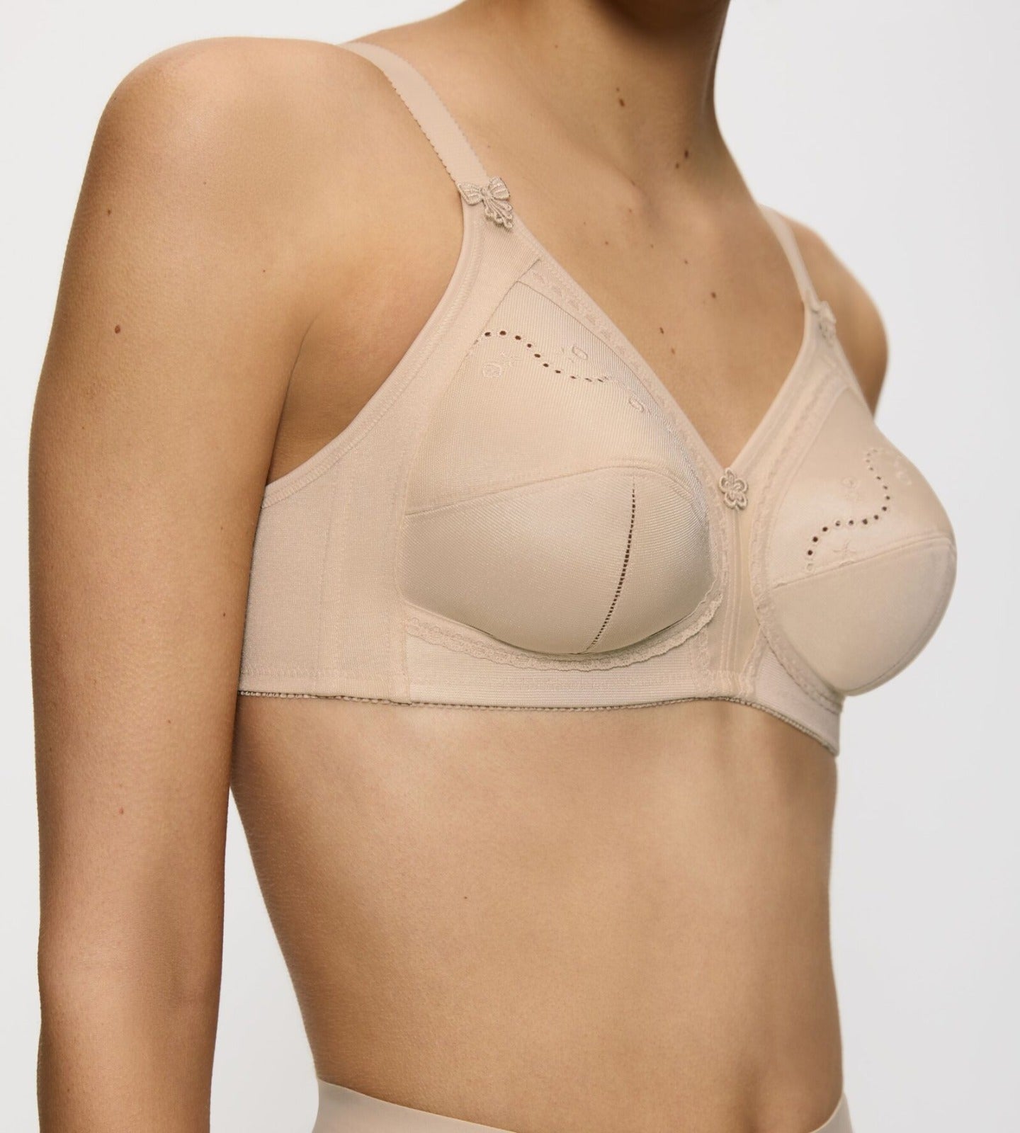 טריומף חזייה כותנה תומכת – Triumph Doreen + Cotton 01 N חזייה ללא ריפוד וללא עצם עם תמיכה חזקה