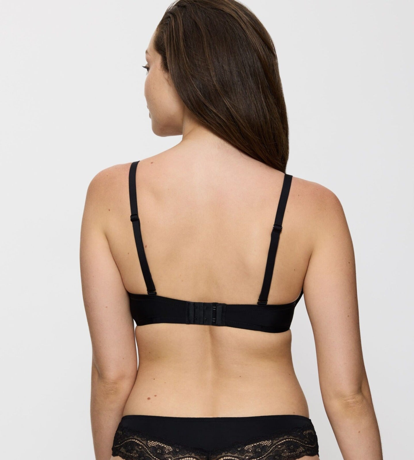 טריומף חזייה מרופדת – Triumph Lovely Micro WHPM חזייה חלקה בריפוד קל, עם עצם